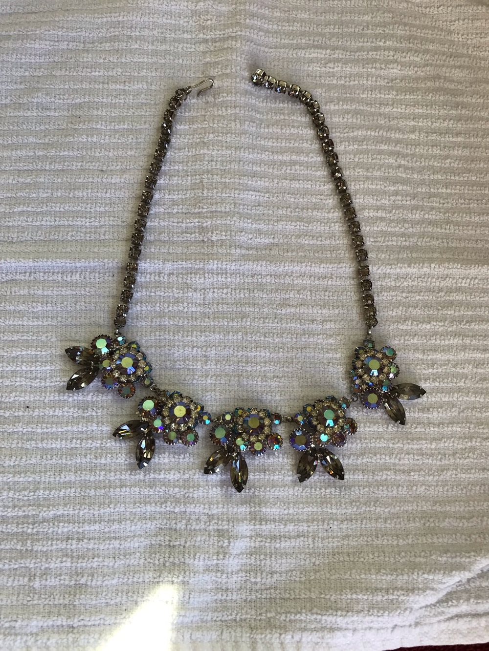 VINTAGE Beautiful Crystal Aurora Multi-Color Statement Necklace - Women Jewelry